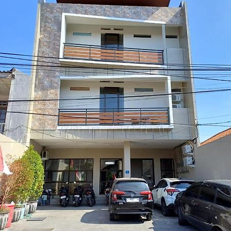 Phoenix Guest House Сурабая Екстериор снимка