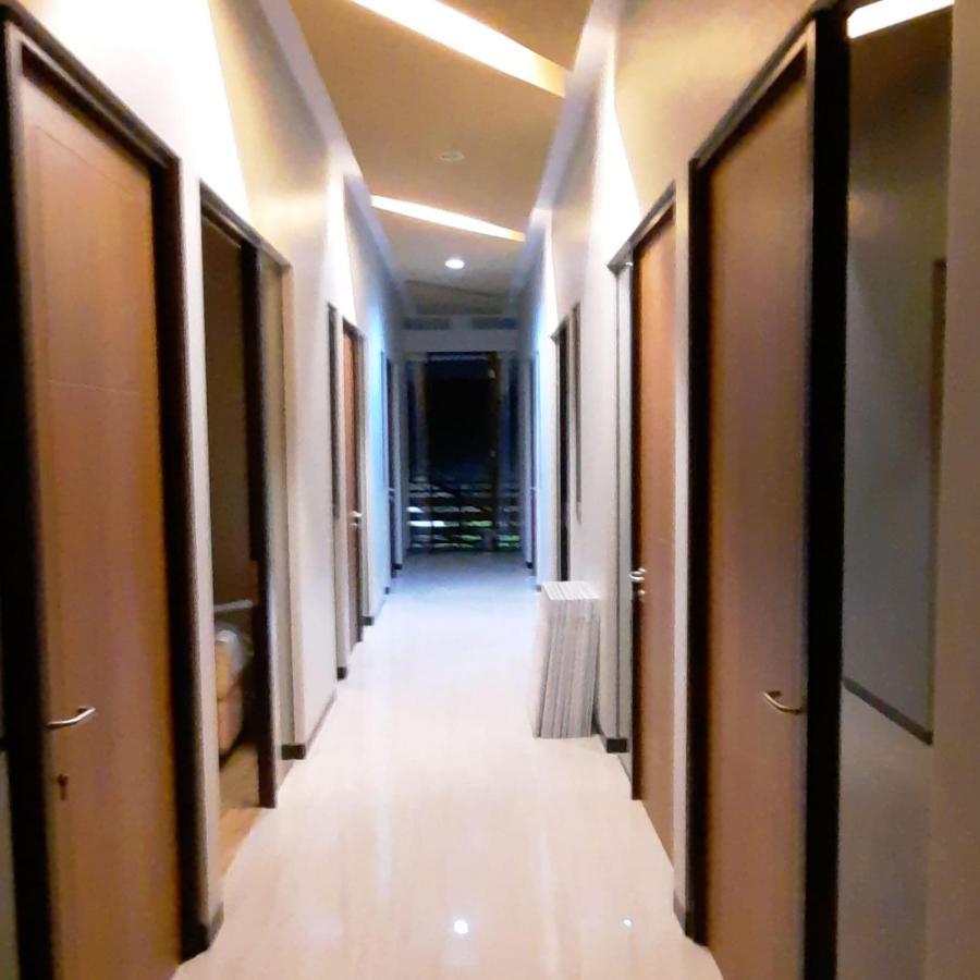 Phoenix Guest House Сурабая Екстериор снимка
