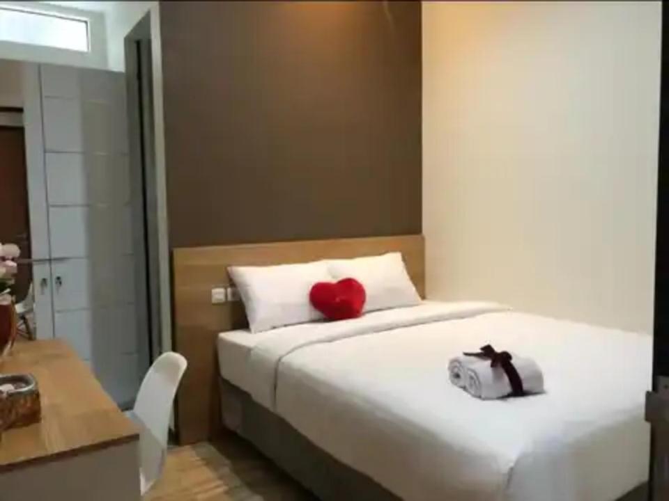 Phoenix Guest House Сурабая Екстериор снимка