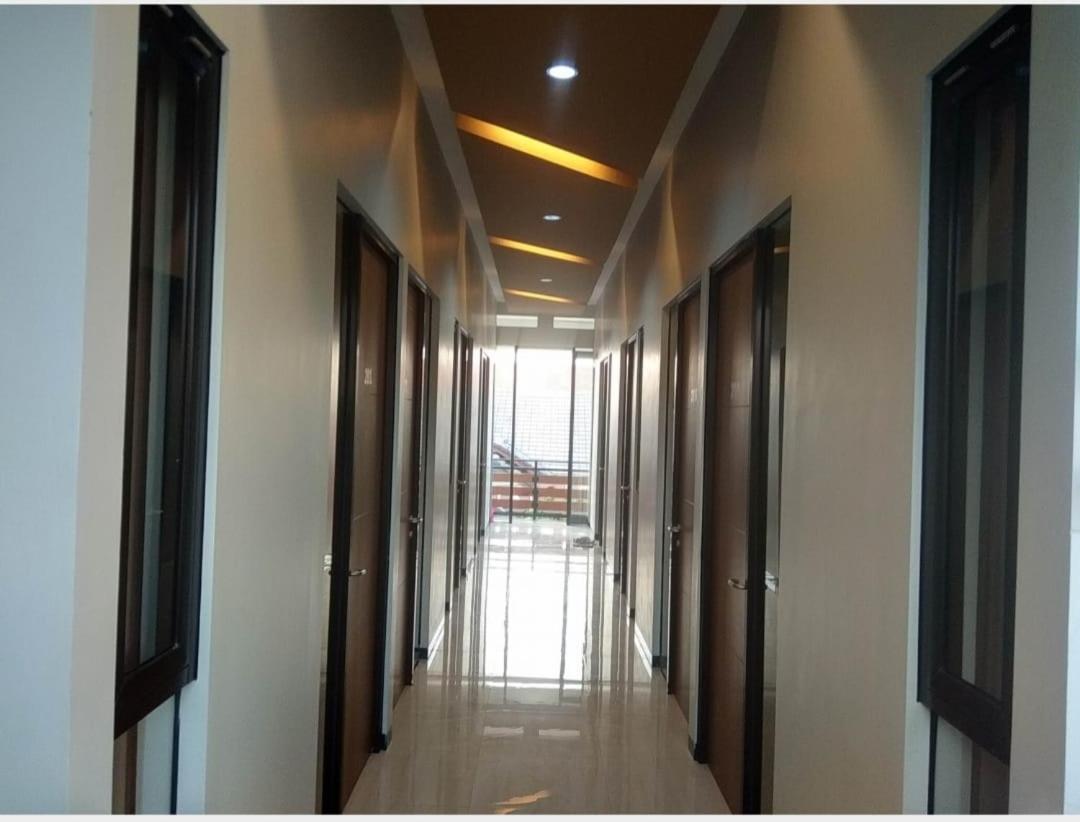 Phoenix Guest House Сурабая Екстериор снимка